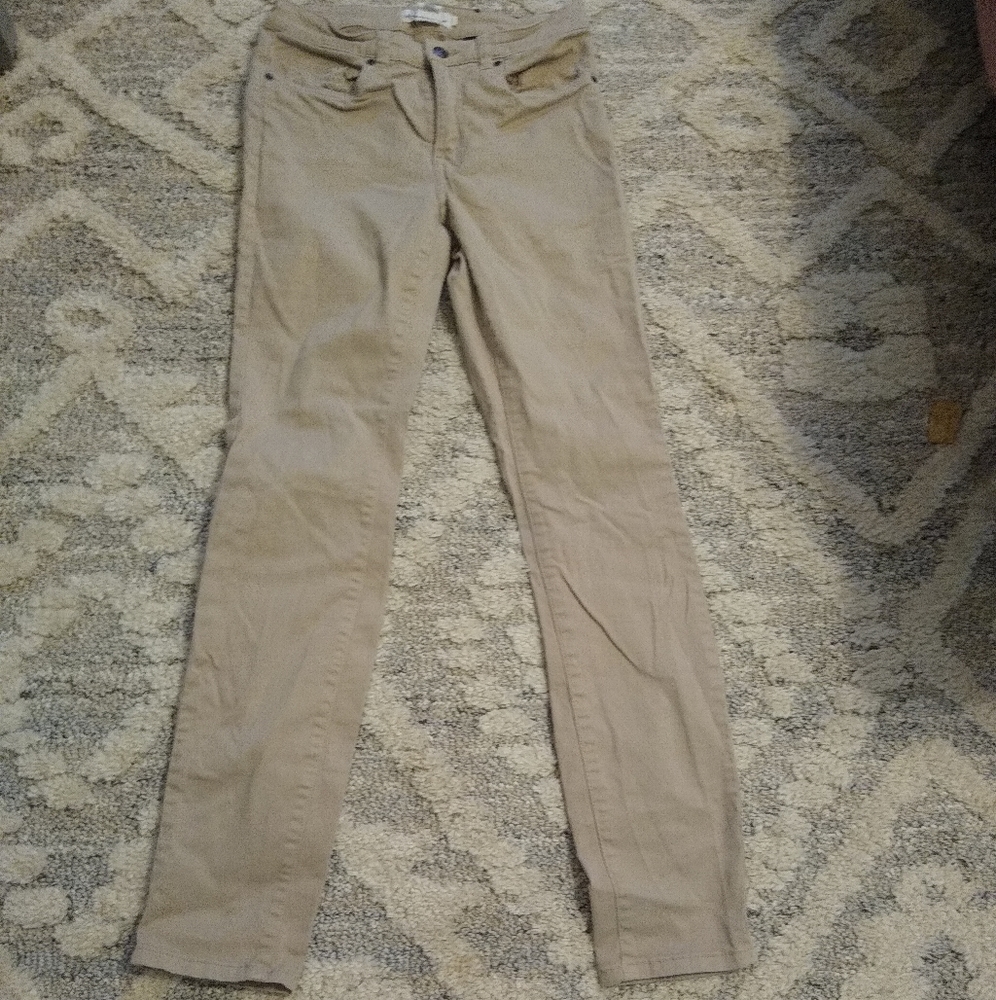 Label of graded goods tan jeans